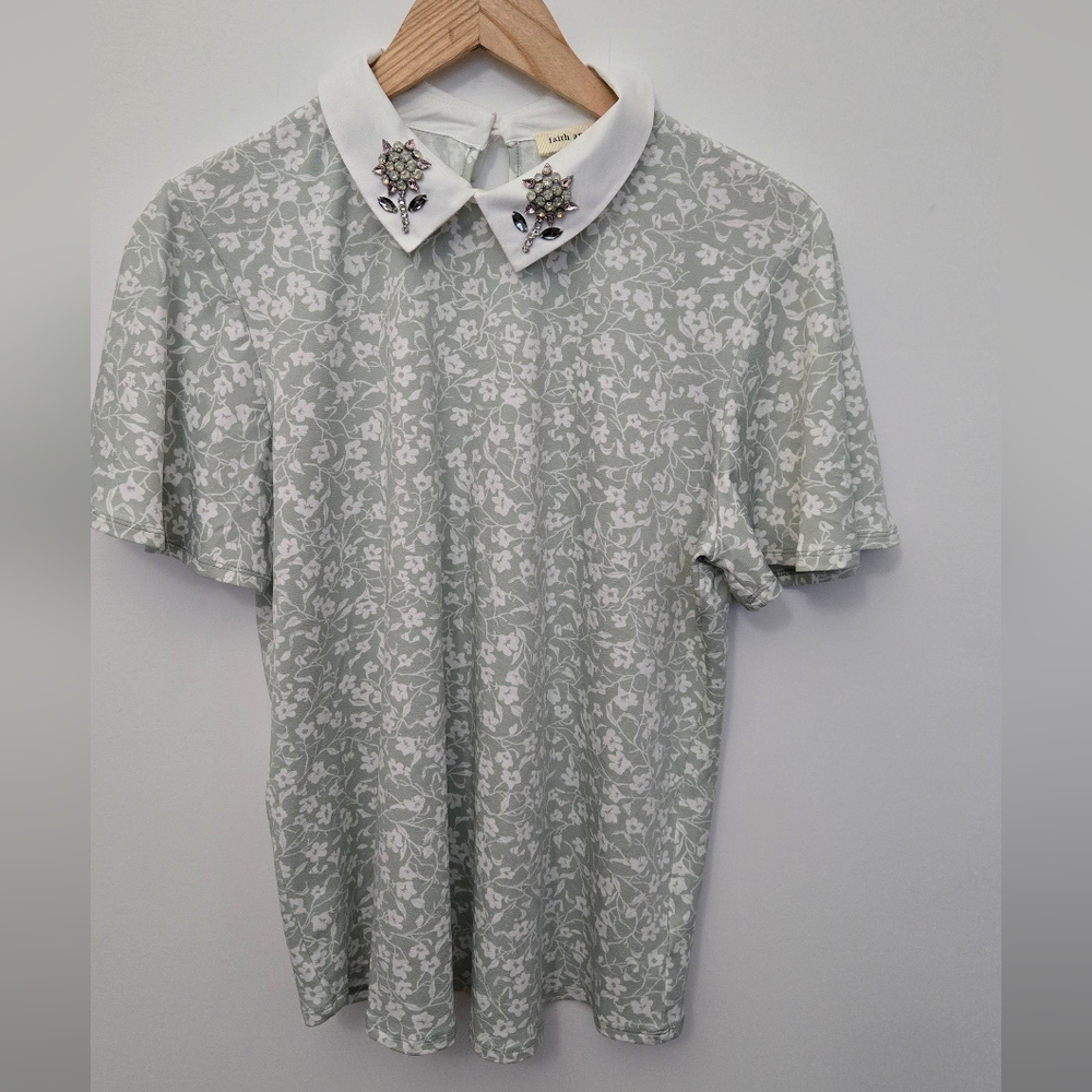 🥊NEW Faith and Joy Green & White Floral Blouse with Embellished Collar